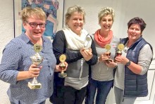 v.l. Yvonne, Jutta (Loserpreis), Sabine, Kerstin